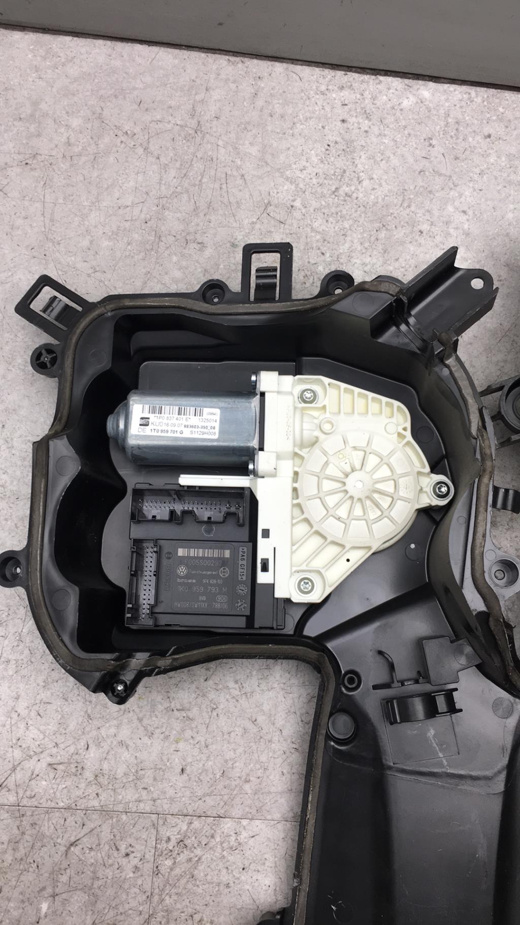 Alzacristalli elettrico anteriore sinistro SEAT LEON 2 PHASE 1 Diésel - 1
