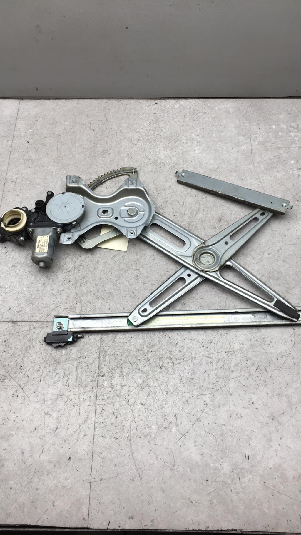Alzacristalli elettrico anteriore sinistro TOYOTA YARIS 2 PHASE 1  - 1