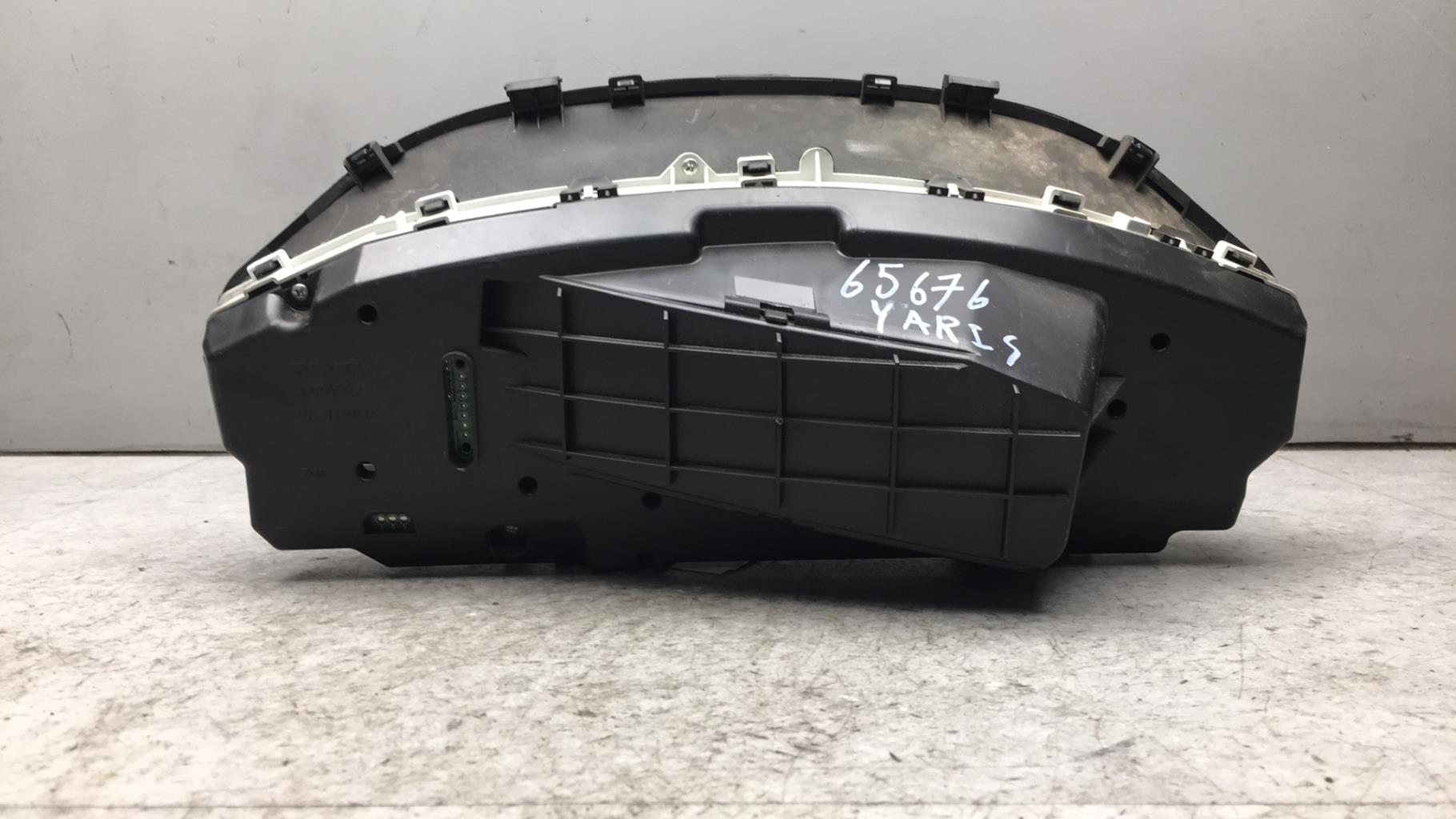 Compteur TOYOTA YARIS 2 PHASE 1 Essence - 1