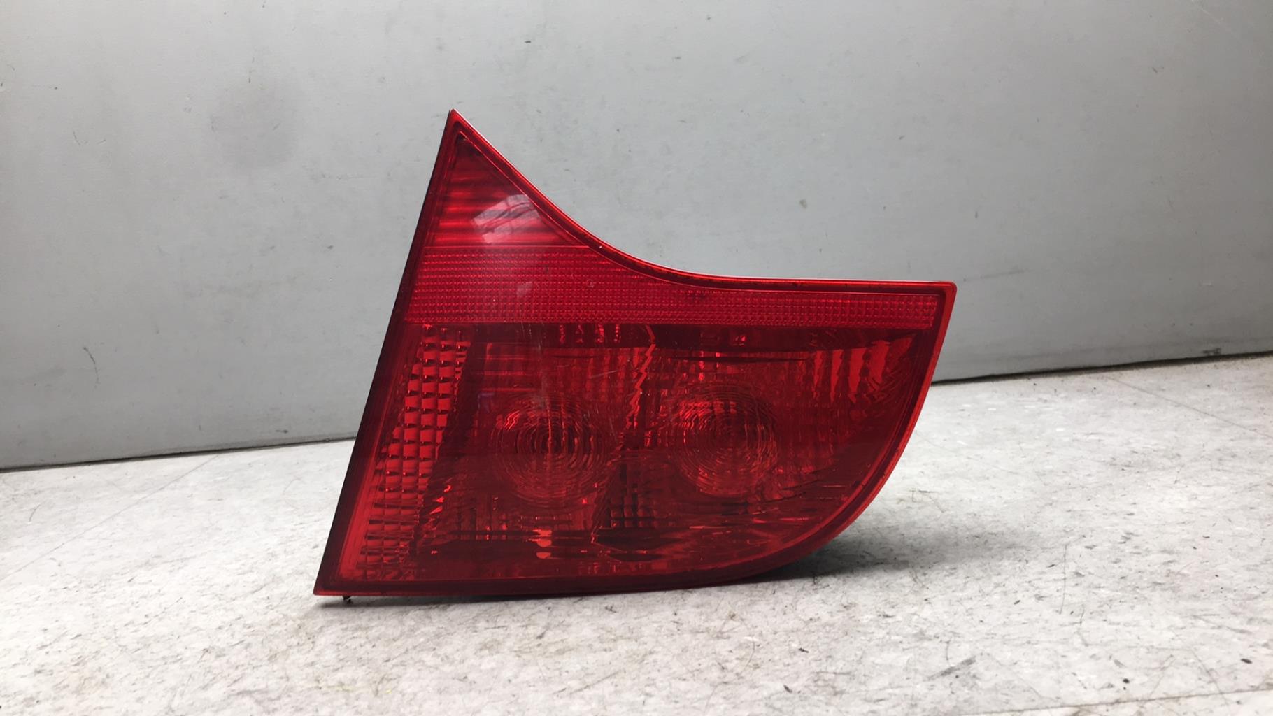 Feu arriere secondaire droit (feux) AUDI A4 2 AVANT PHASE 2 BREAK  - 1