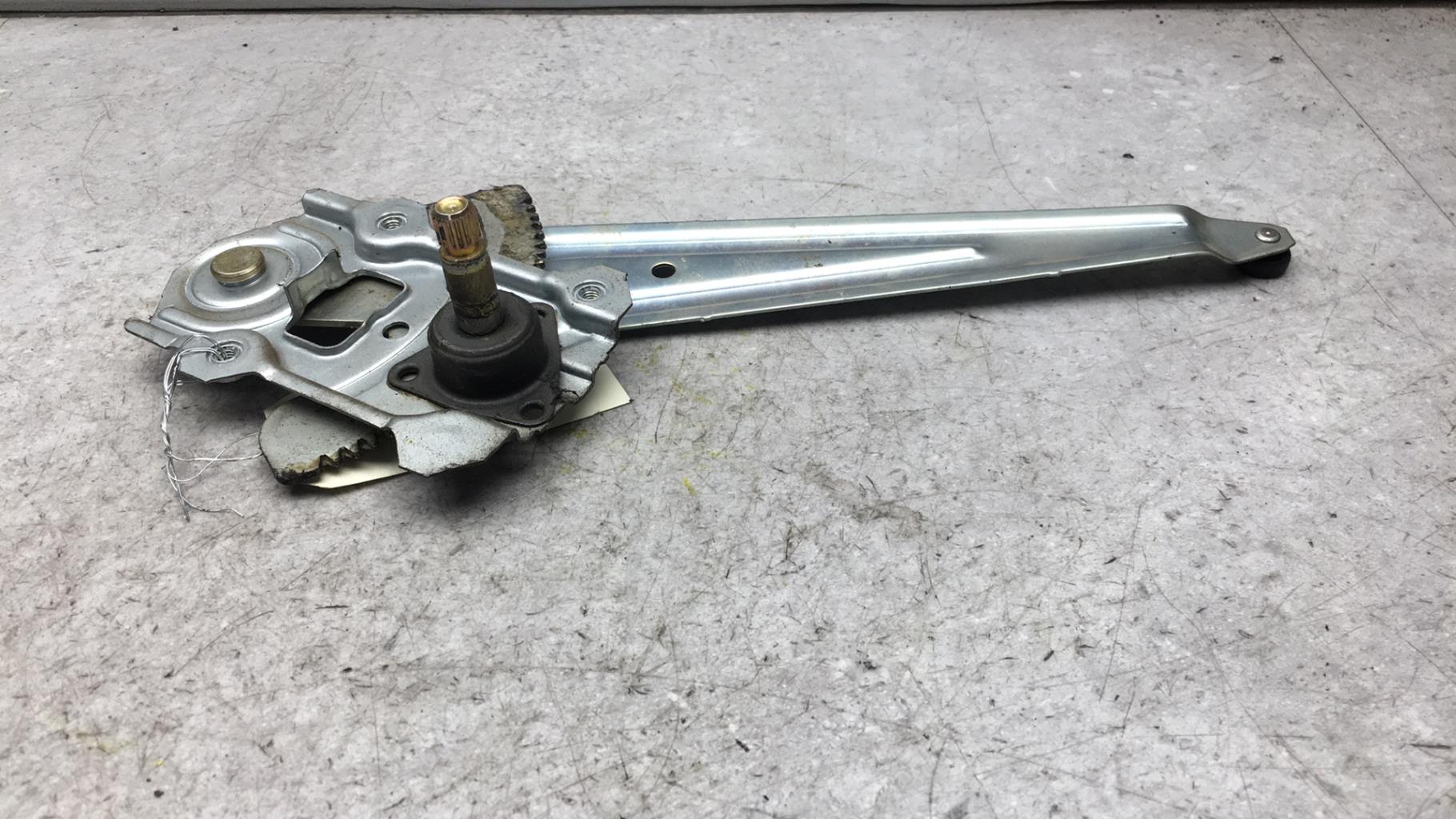 Alzacristalli manuale posteriore destro TOYOTA YARIS VERSO PHASE 2 Gasolina - 1