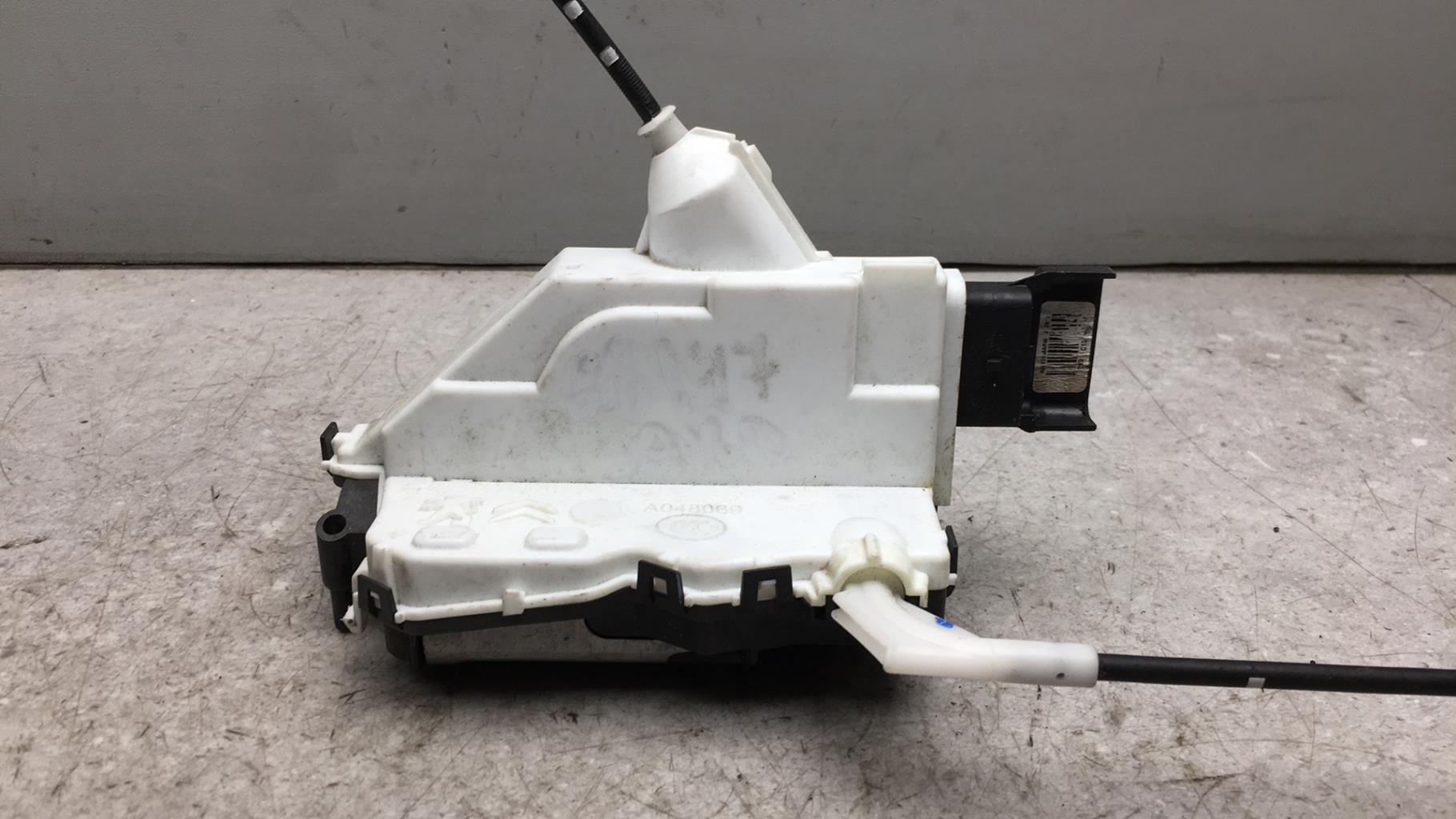 Serrure avant droit CITROEN DS3 PHASE 1 Diesel - 1