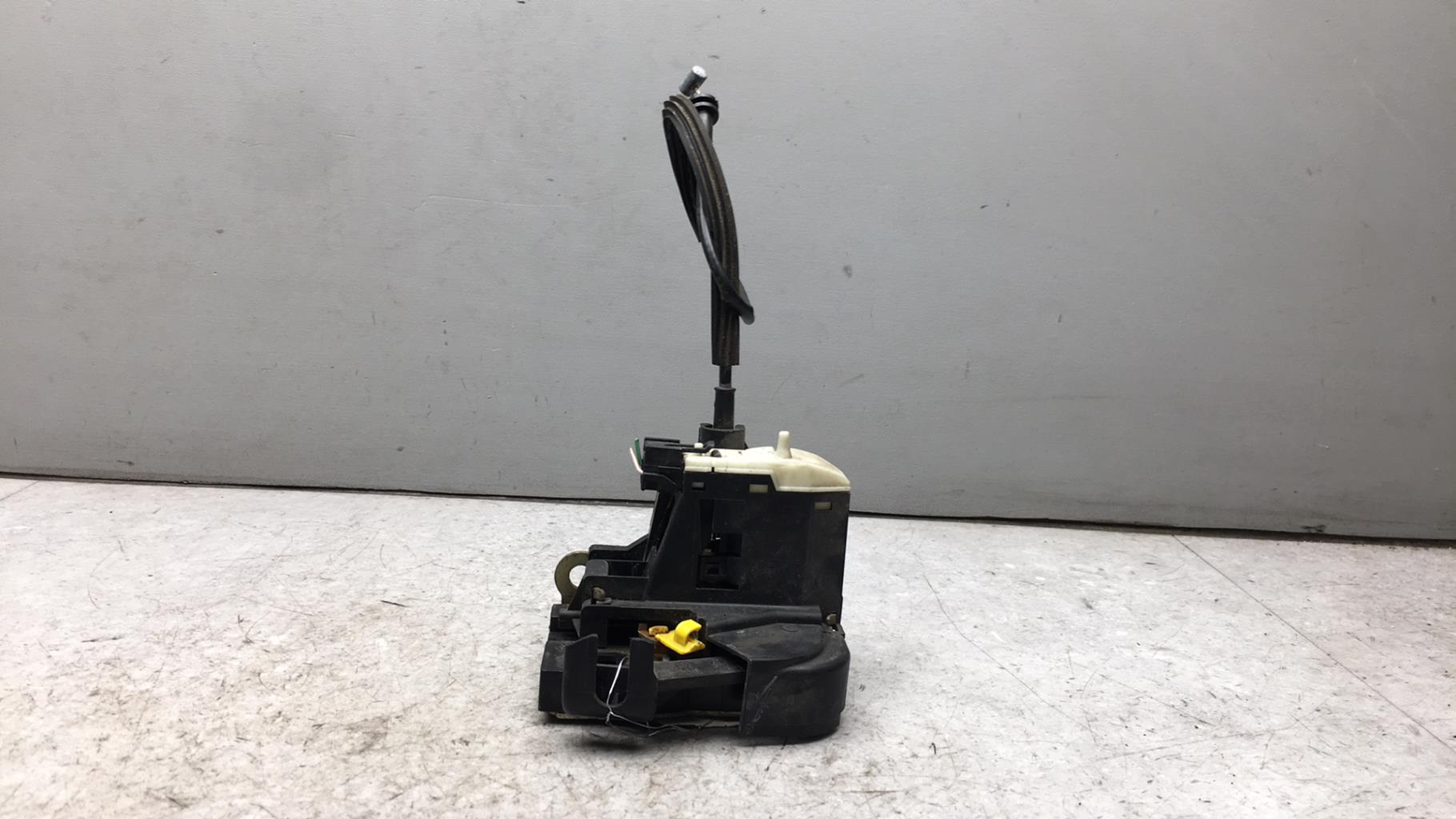 Serrure avant gauche RENAULT CLIO 2 PHASE 2 Essence - 1