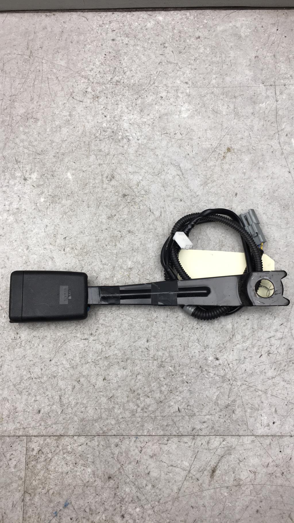 Aggancio cintura sicurezza anteriore destro TOYOTA AURIS 1 PHASE 2 Diésel - 1