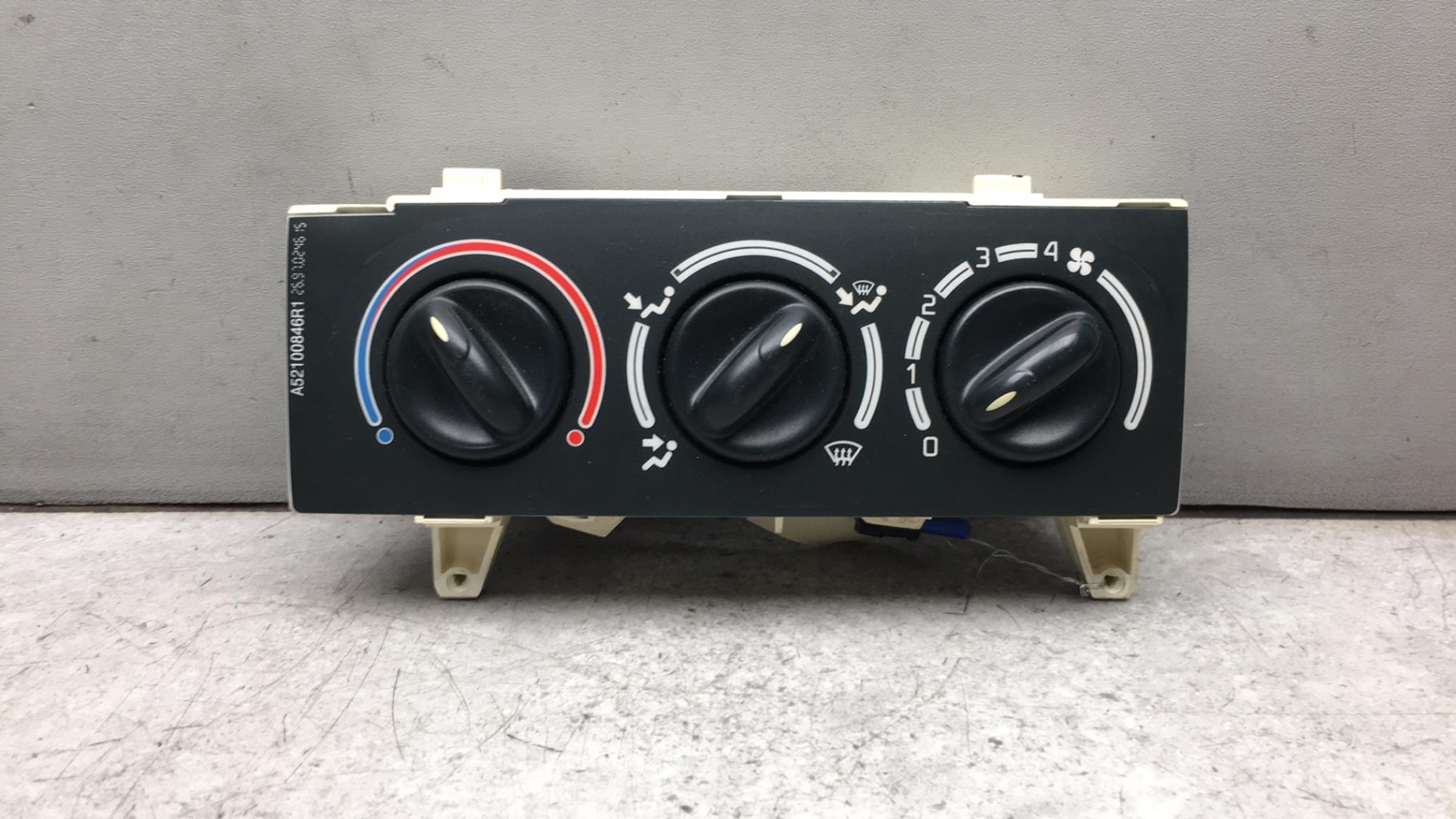 Commande chauffage RENAULT MEGANE 1 PHASE 1 Essence - 1