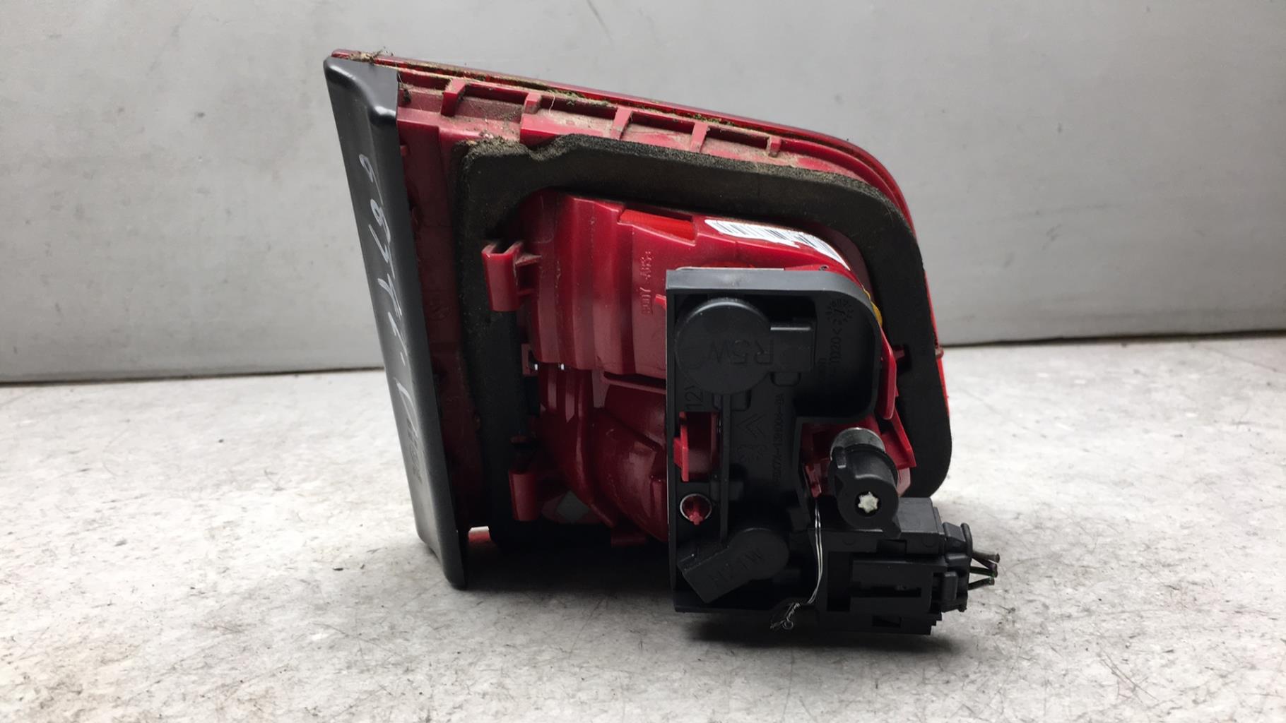 Feu arriere secondaire droit (feux) CITROEN C5 2 Diesel - 1