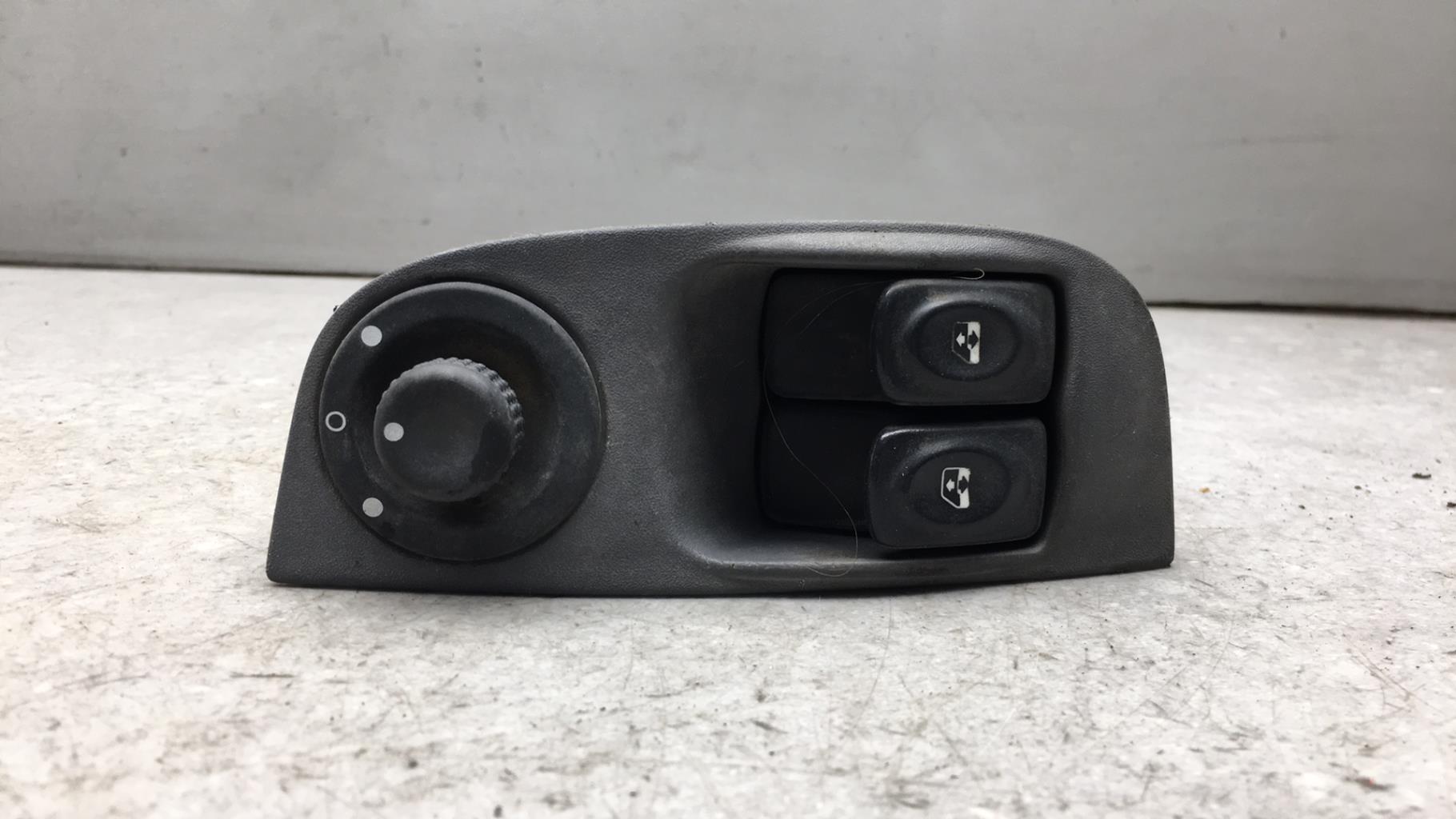 Interruttore lavacristalli anteriore sinistro RENAULT MEGANE 1 PHASE 2  - 1