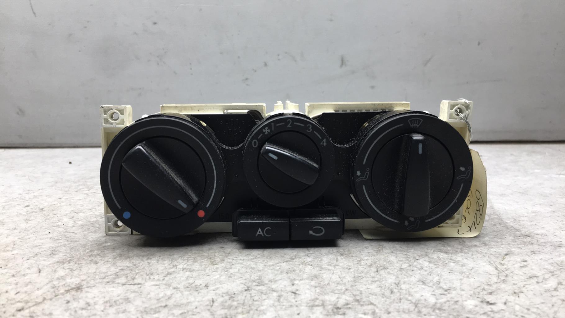 Commande chauffage VOLKSWAGEN GOLF 4  - 1