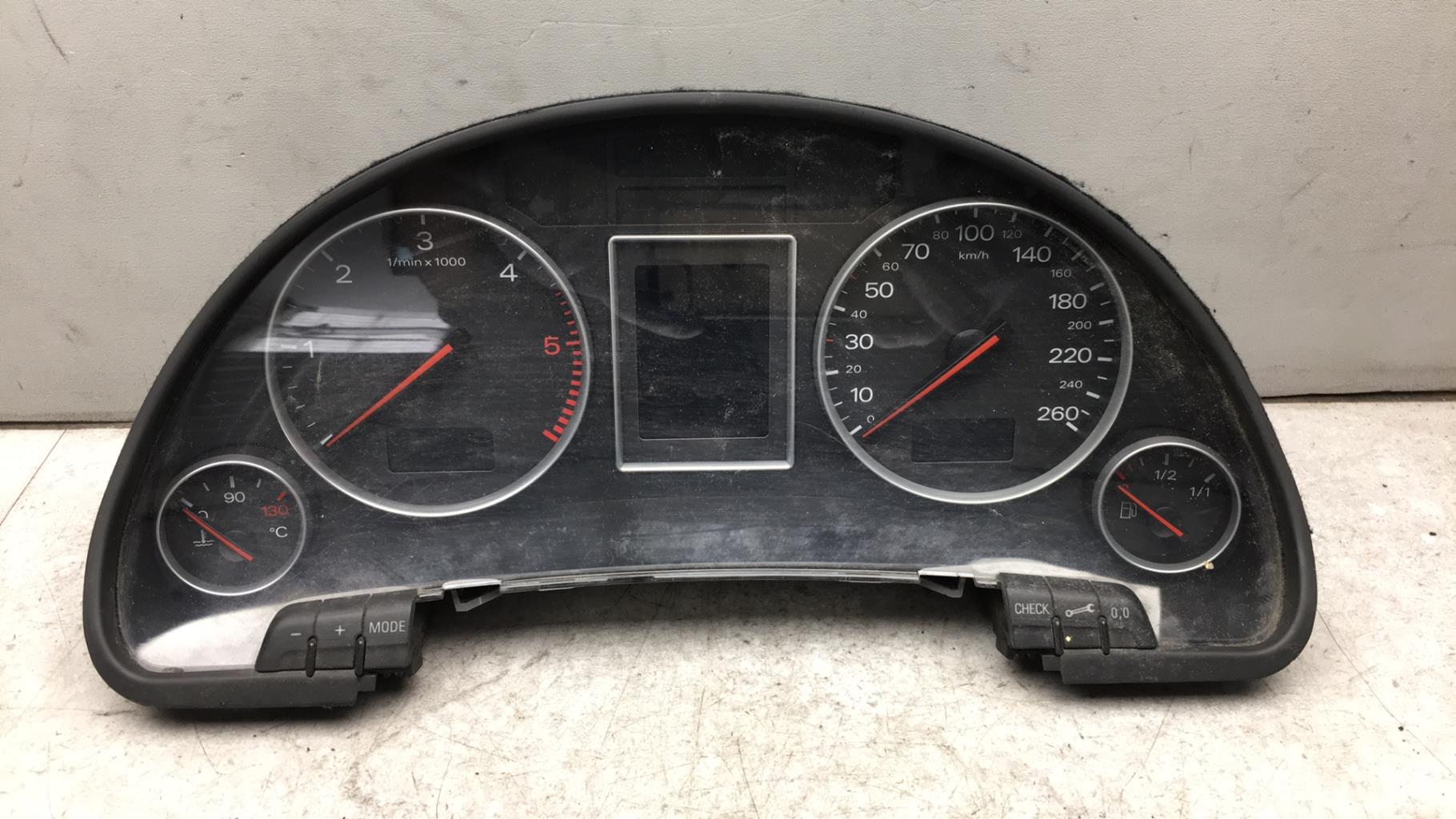 Compteur AUDI A4 2 AVANT PHASE 1 BREAK Diesel - 1