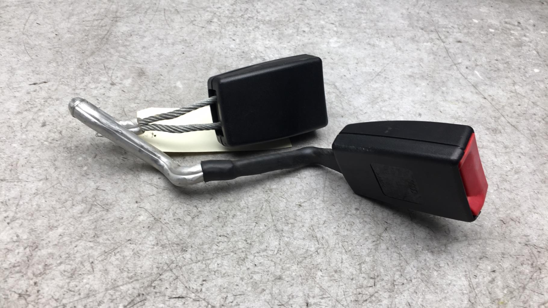 Aggancio cintura sicurezza posteriore sinistro AUDI A3 2 PHASE 1  - 1