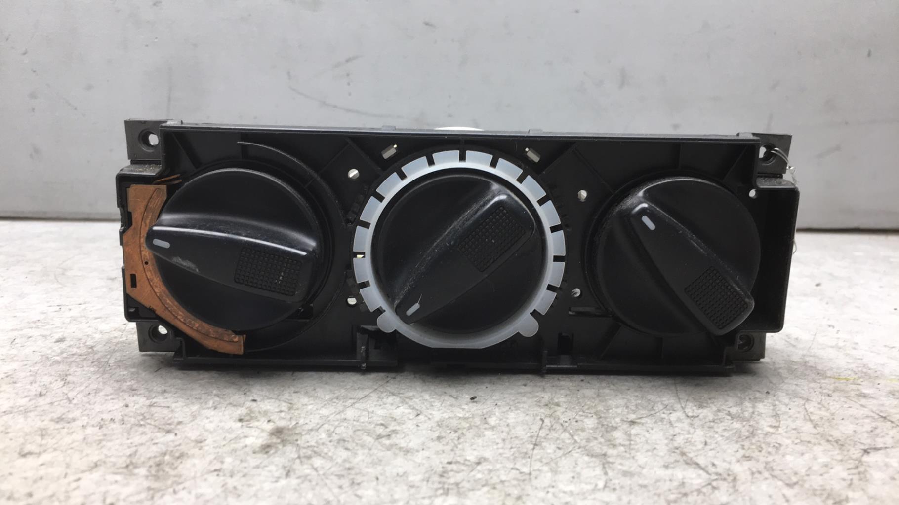 Commande chauffage VOLKSWAGEN POLO 3 PHASE 1 Essence - 1