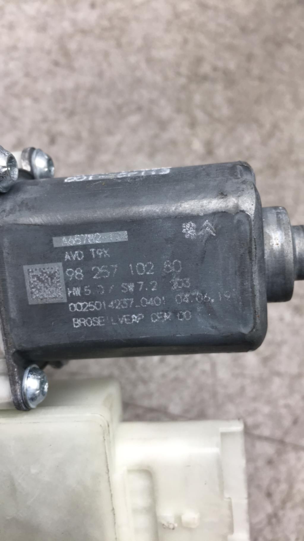 Alzacristalli elettrico anteriore destro PEUGEOT 308 2 PHASE 2 Gasolina - 1