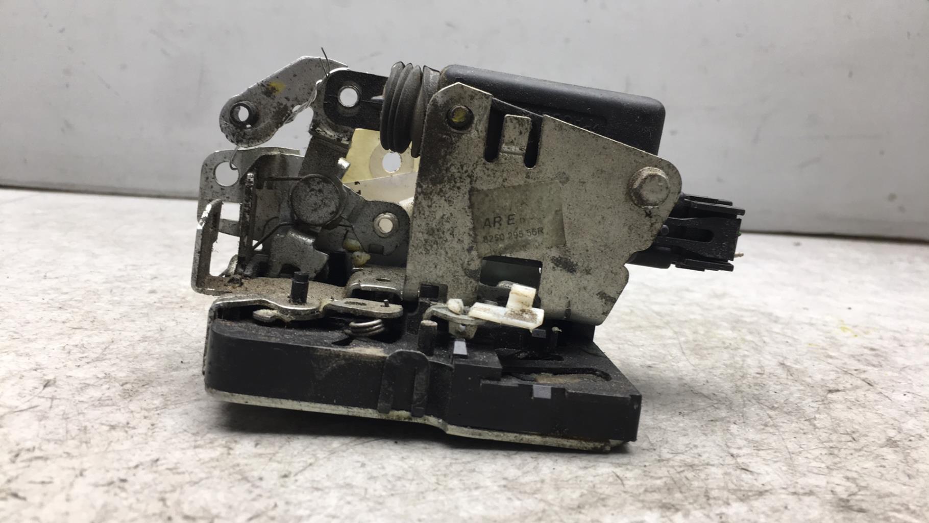 Serrure arriere droit DACIA DUSTER 1 PHASE 1 Diesel - 1