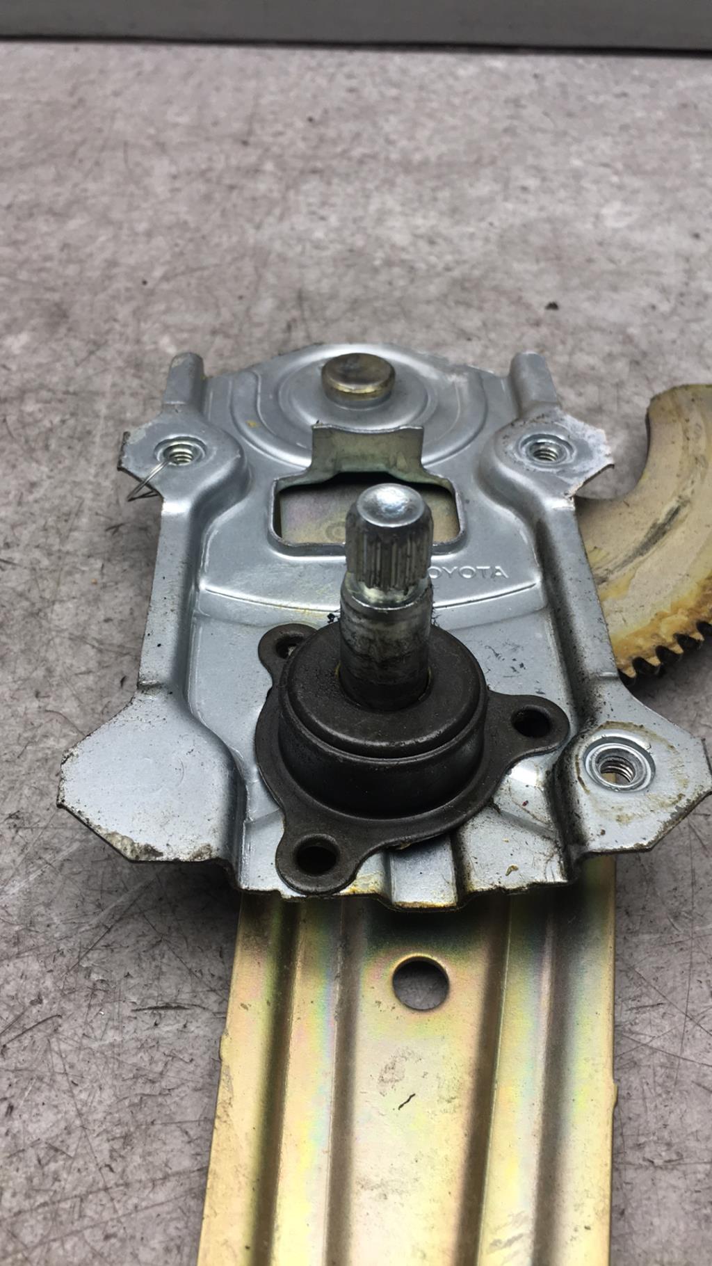 Alzacristalli manuale posteriore sinistro TOYOTA YARIS 1 PHASE 2 Diésel - 1