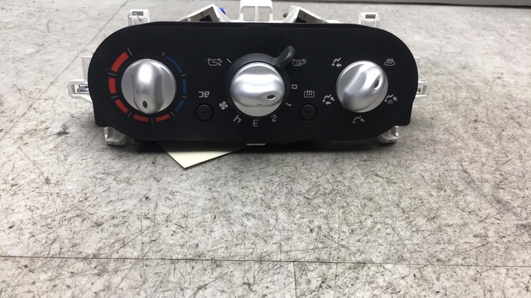 Commande chauffage RENAULT TWINGO 2 PHASE 2 Diesel - 1