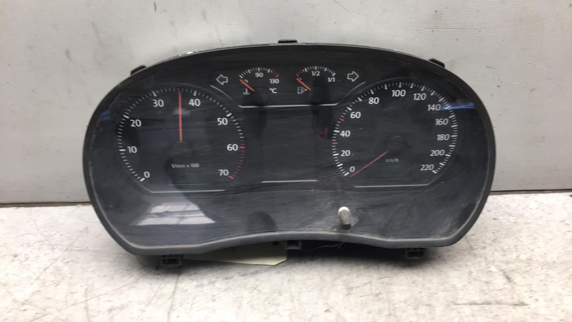 Compteur VOLKSWAGEN POLO 4 PHASE 2 Essence - 1