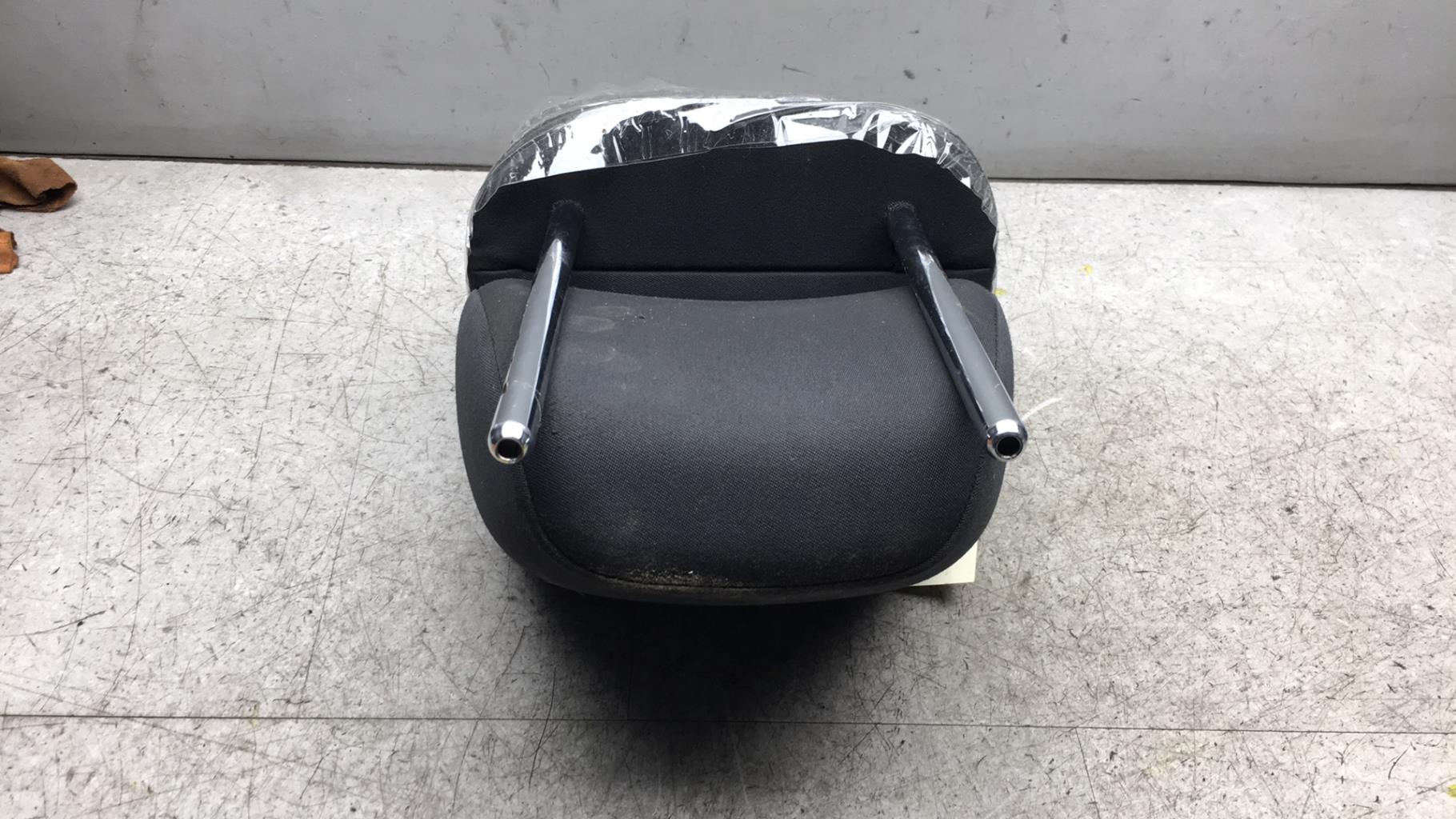 Appui tete avant VOLKSWAGEN GOLF 6 Diesel - 1