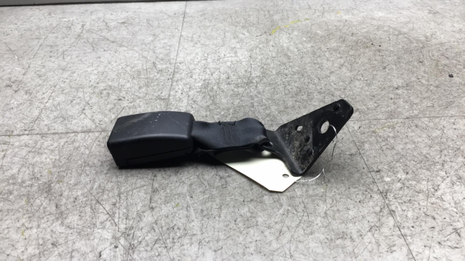 Aggancio cintura sicurezza posteriore sinistro PEUGEOT 208 1 PHASE 2 Diésel - 1