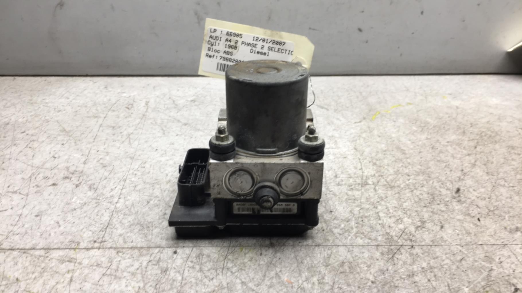 Bloc ABS (freins anti-blocage) AUDI A4 2 PHASE 2 Diesel - 1