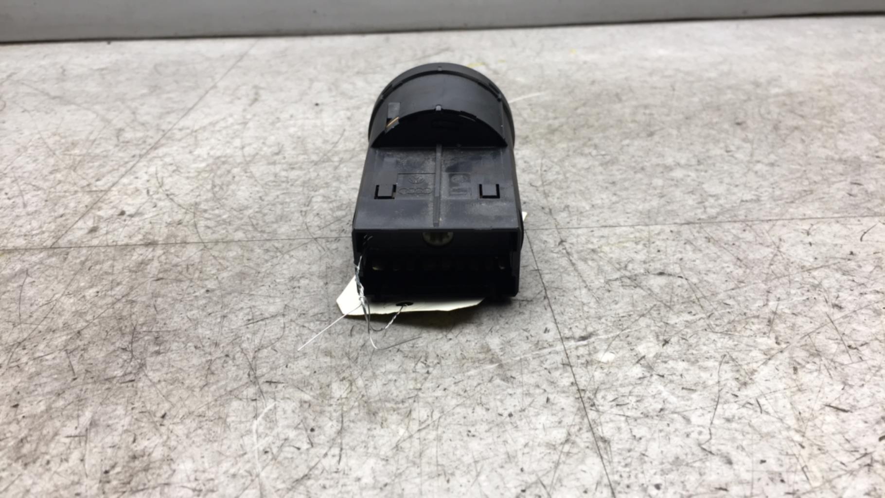 Commande de phare VOLKSWAGEN POLO 4 PHASE 2 Essence - 1