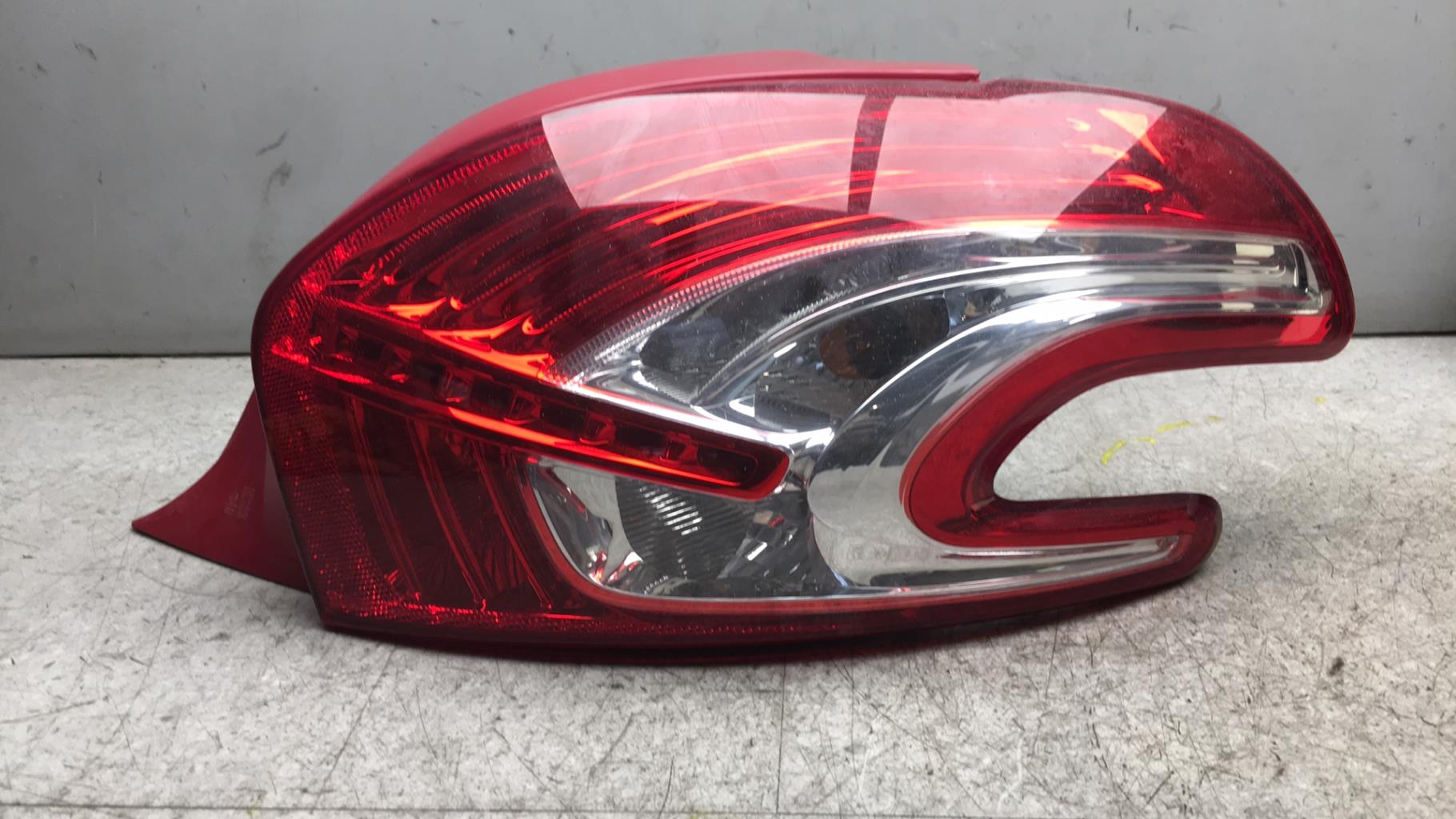 Fanale posteriore principale destro (luci) PEUGEOT 208 1 PHASE 1 Diésel - 1
