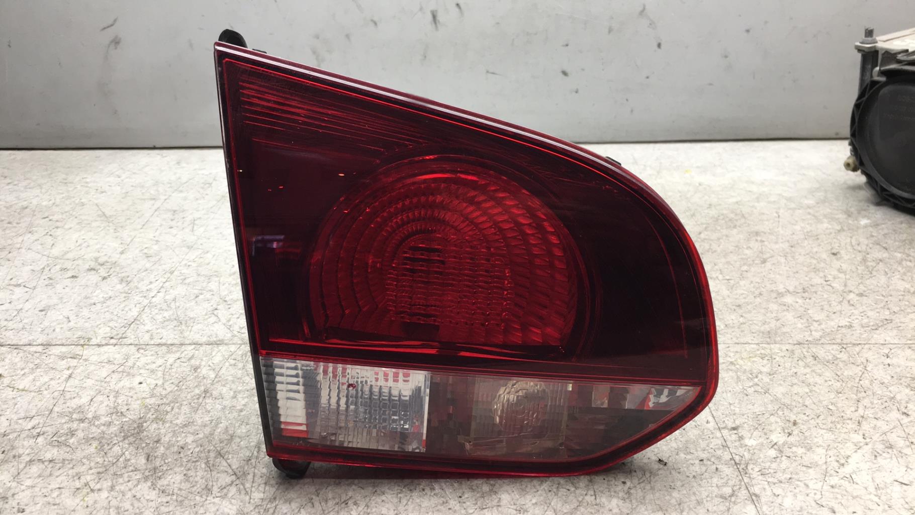 Feu arriere secondaire gauche (feux) VOLKSWAGEN GOLF 6 Diesel - 1