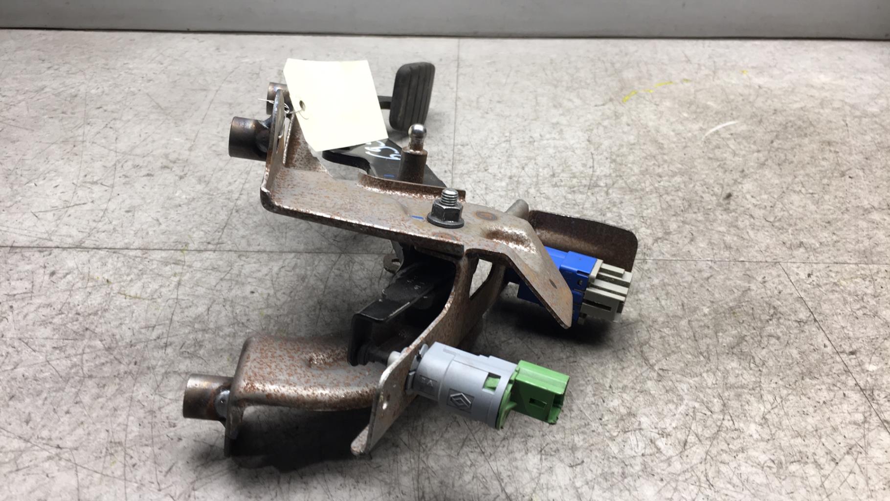 Pedale d'embrayage RENAULT CLIO 4 PHASE 1 Essence - 1