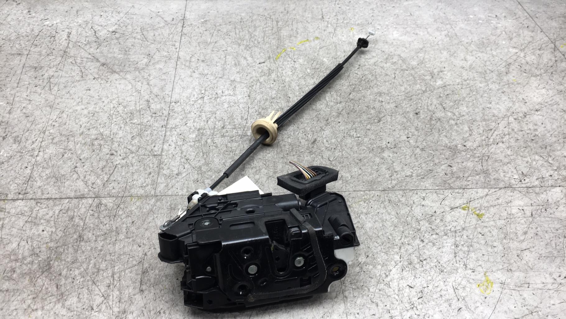 Serrure avant droit VOLKSWAGEN GOLF 6 Diesel - 1