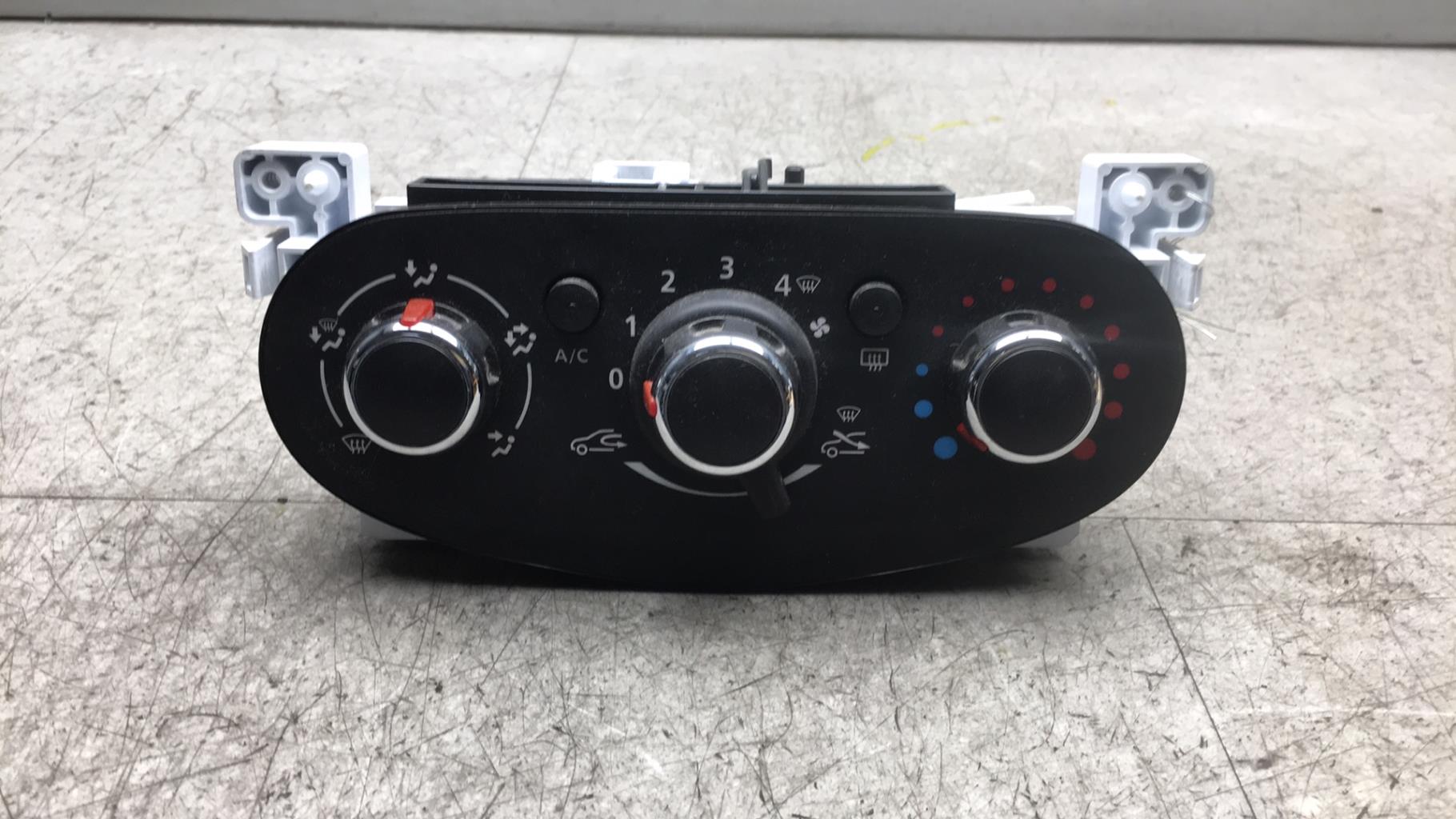 Commande chauffage DACIA SANDERO 2 PHASE 1 Essence - 1