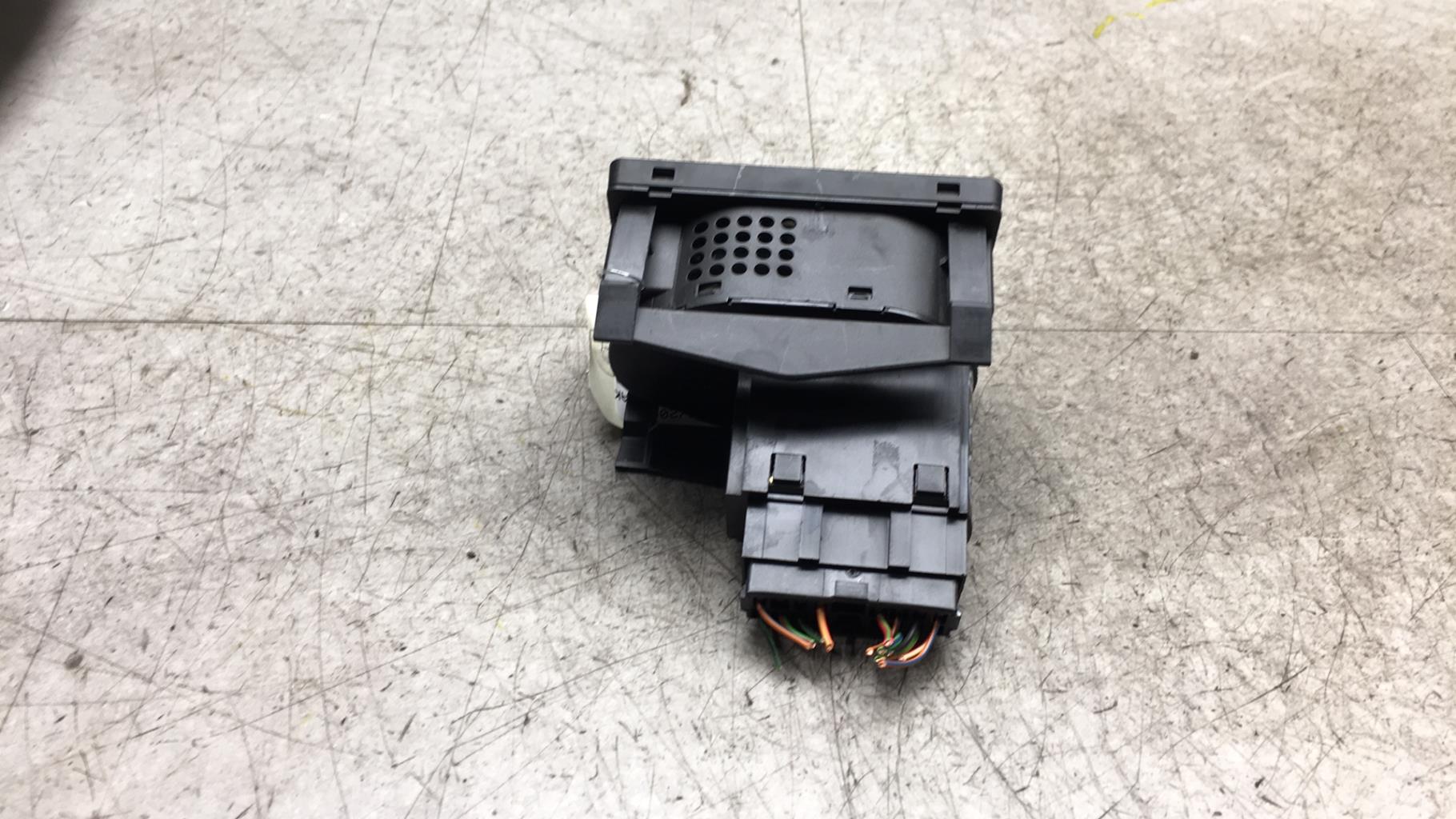 Commande de phare FORD FOCUS 2 PHASE 2 BREAK  - 1