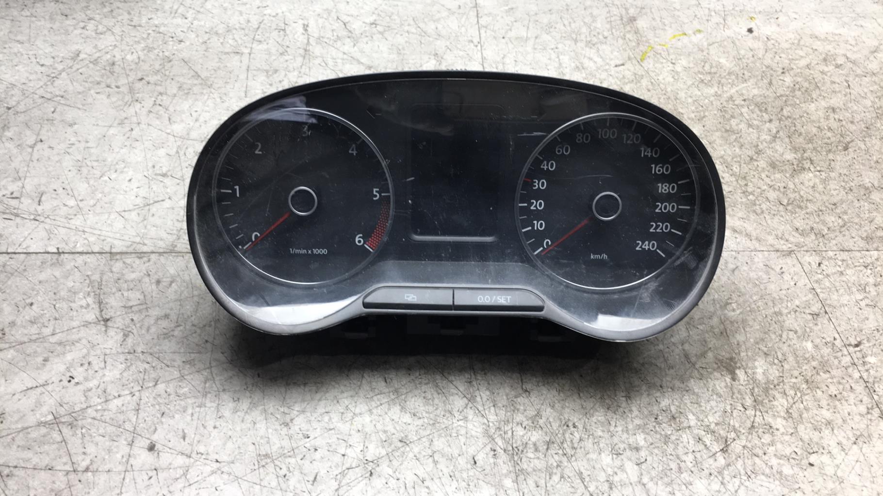 Compteur VOLKSWAGEN POLO 5 PHASE 1  - 1
