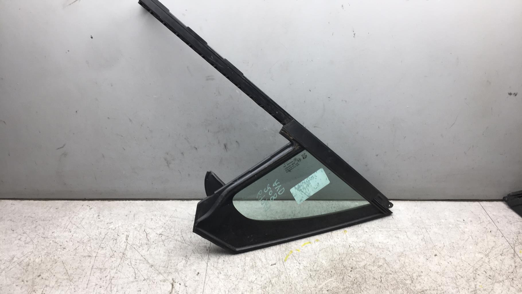 Ventanilla triangular delantera derecha (puerta) PEUGEOT 208 1 PHASE 1 Diésel - 1
