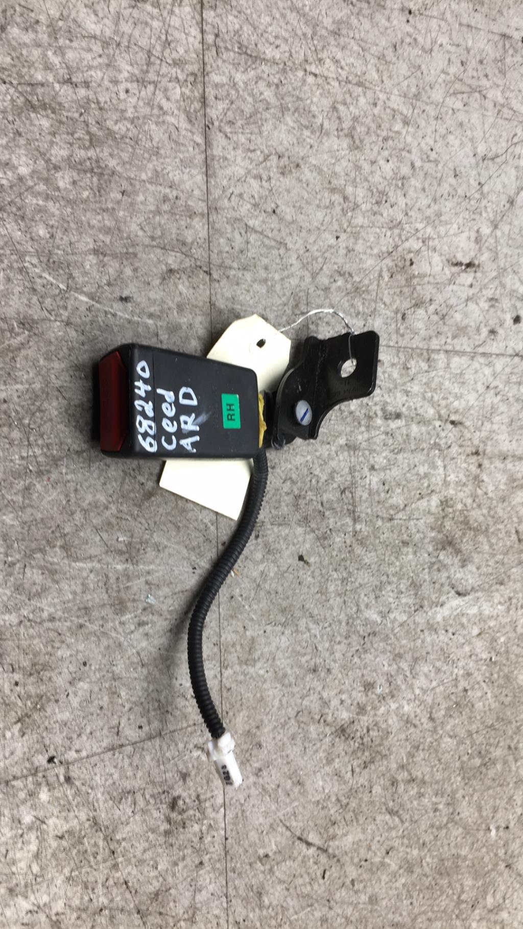 Aggancio cintura sicurezza posteriore destro KIA CEE-D 2 PHASE 2 Diésel - 1