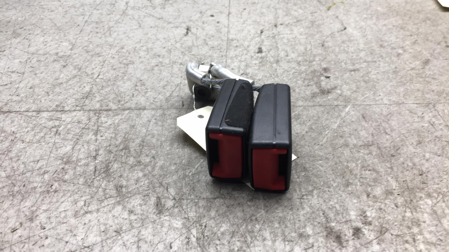 Aggancio cintura sicurezza posteriore sinistro VOLKSWAGEN PASSAT 6 BREAK Diésel - 1