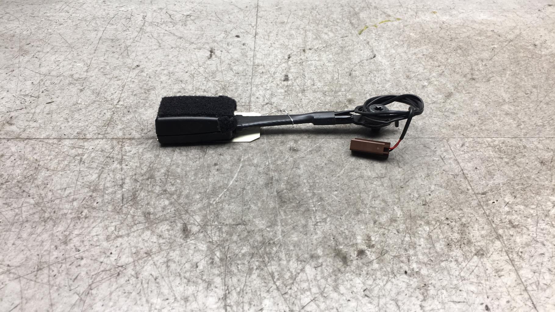 Aggancio cintura sicurezza anteriore sinistro FORD FIESTA 7 PHASE 1 Diésel - 1