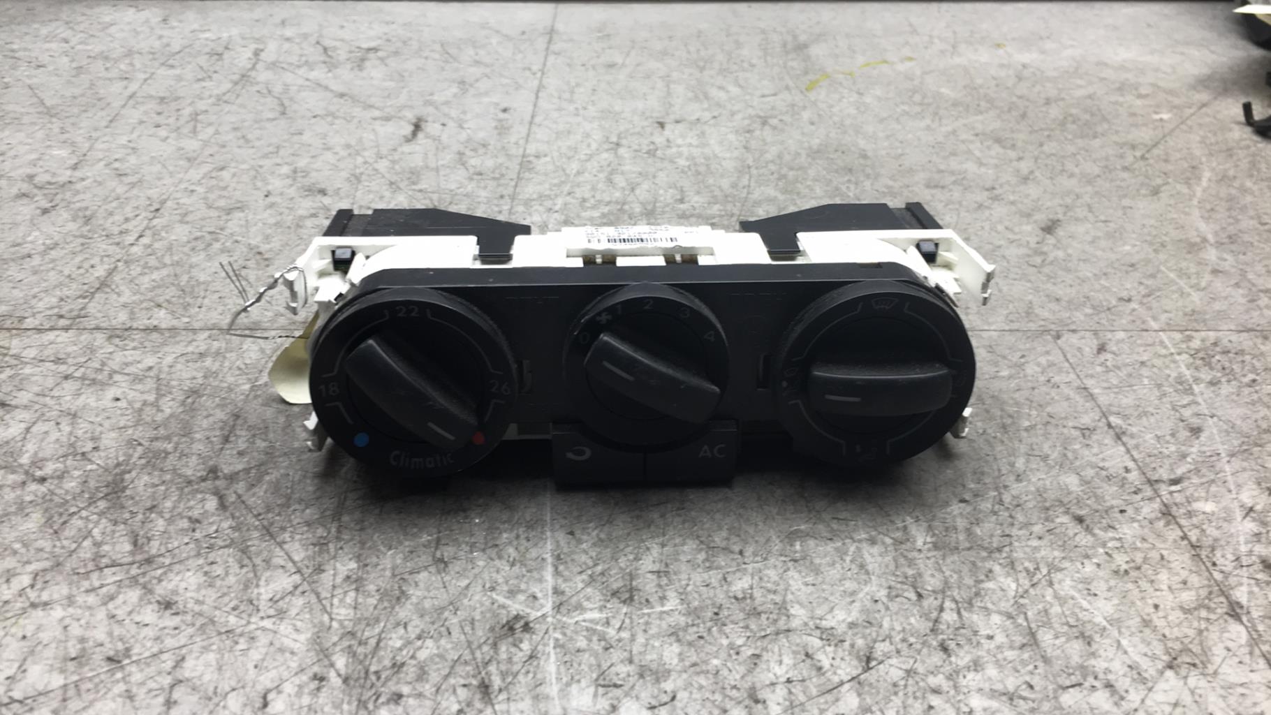 Commande chauffage VOLKSWAGEN POLO 4 PHASE 2 Essence - 1