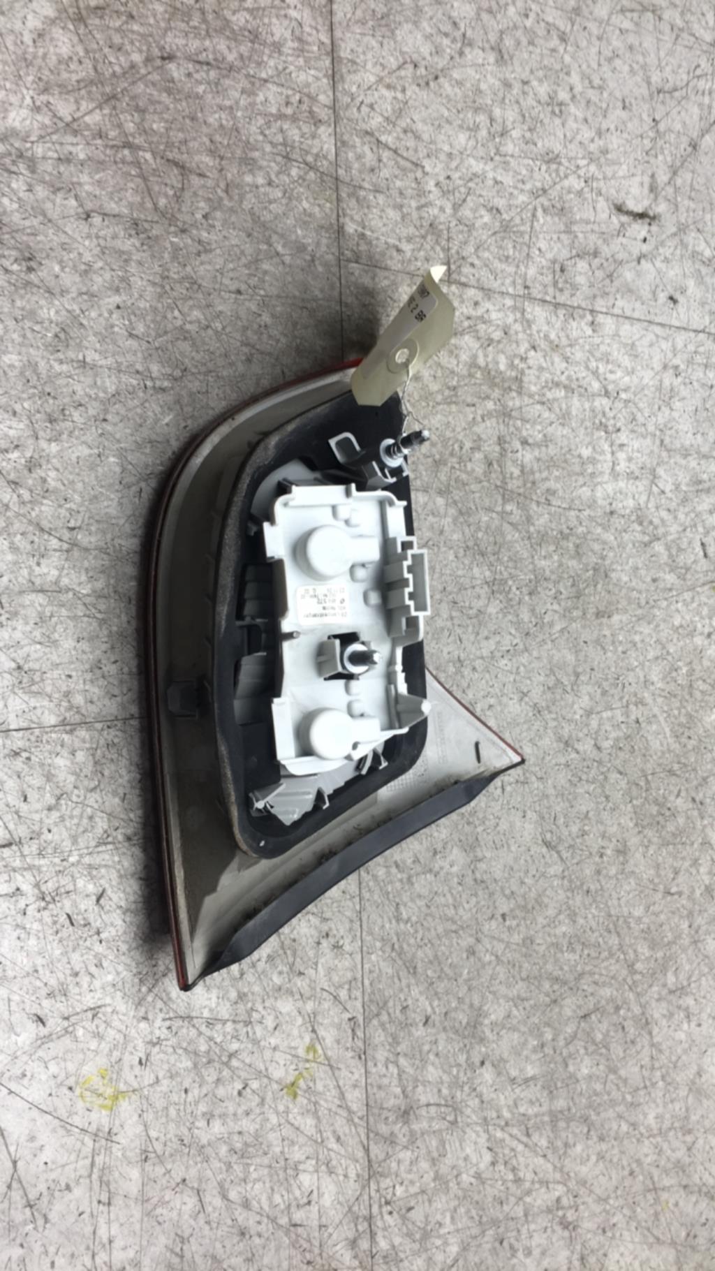 Feu arriere secondaire droit (feux) AUDI A4 2 AVANT PHASE 2 BREAK Diesel - 1