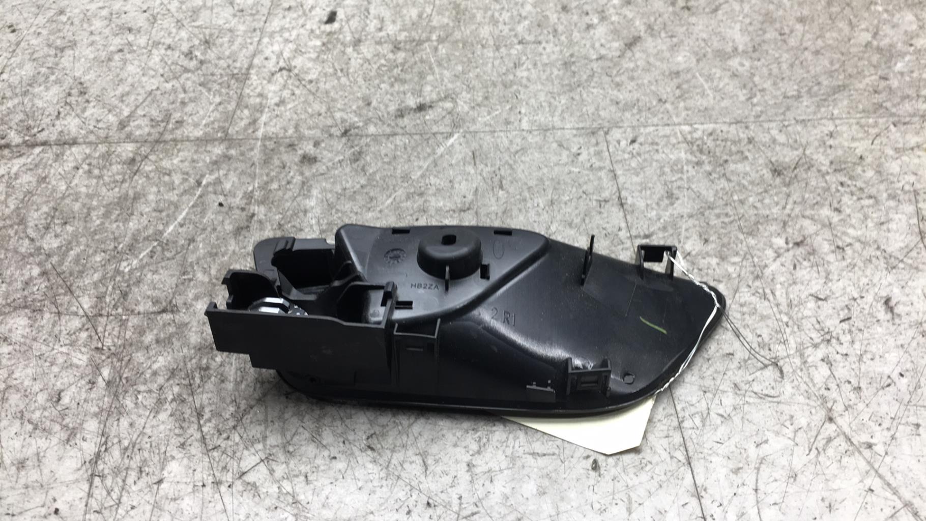 Maniglia interna anteriore destra FORD FIESTA 7 PHASE 1 Diésel - 1