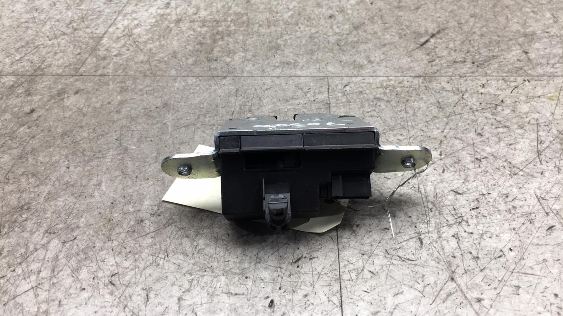 Serrure de hayon OPEL CORSA E Essence - 1