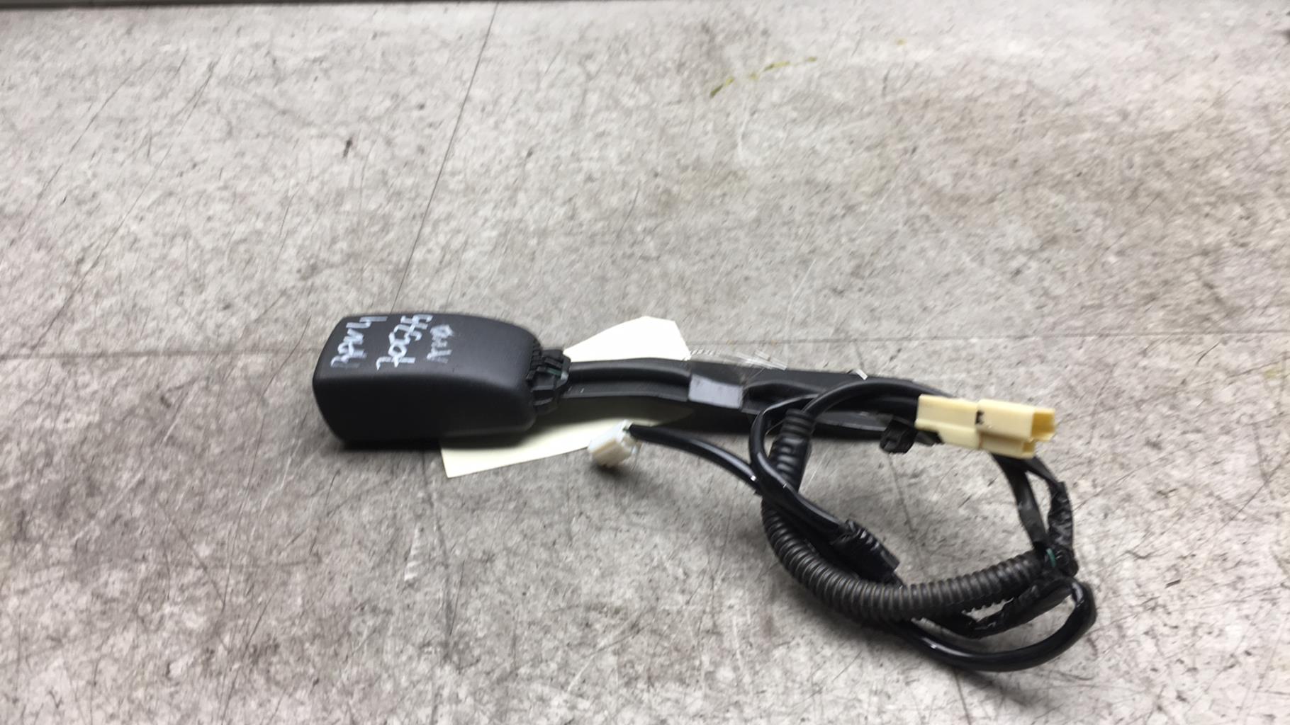 Aggancio cintura sicurezza anteriore destro TOYOTA RAV4 3 PHASE 1  - 1