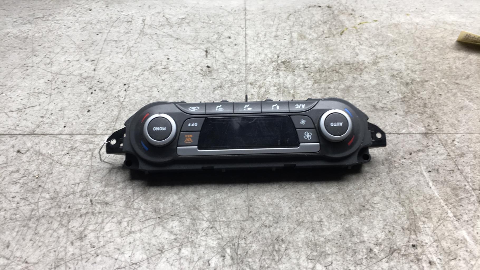 Commande chauffage FORD FOCUS 2 PHASE 1 Essence - 1