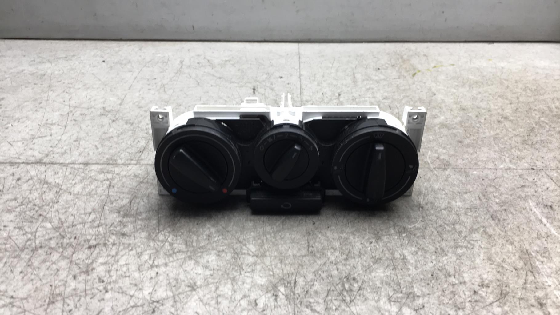 Commande chauffage VOLKSWAGEN POLO 3 PHASE 1 Essence - 1