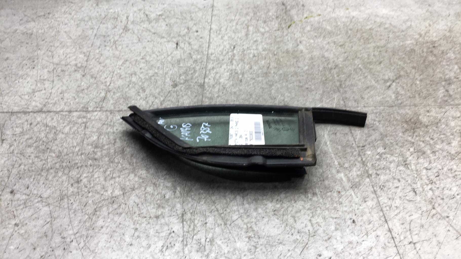 Ventanilla triangular delantera derecha (puerta) TOYOTA YARIS 2 PHASE 2  - 1