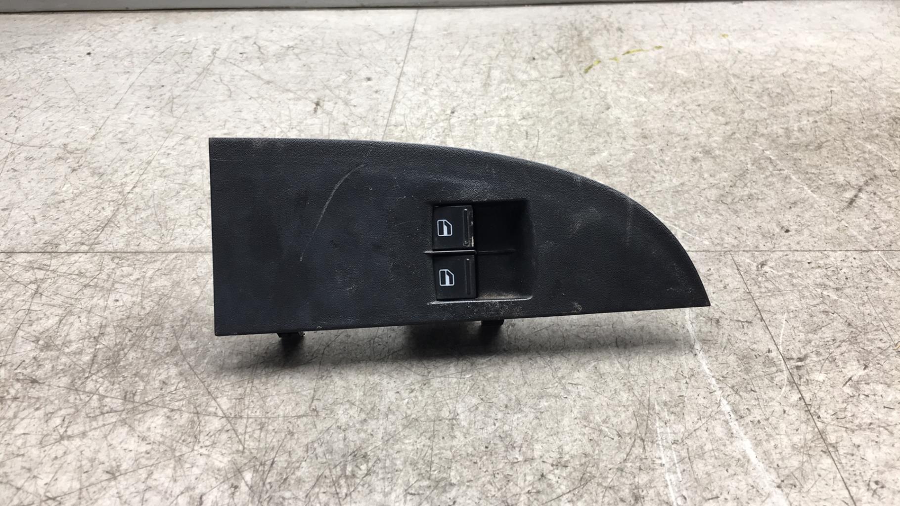 Interruttore lavacristalli anteriore sinistro SEAT LEON 2 PHASE 2  - 1