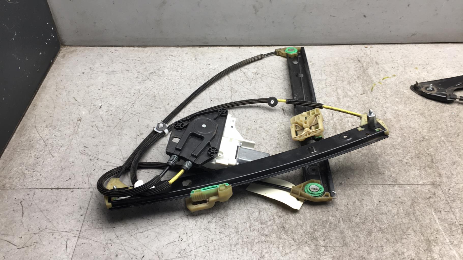 Leve vitre electrique avant droit AUDI A1 1 PHASE 1 Diesel - 1