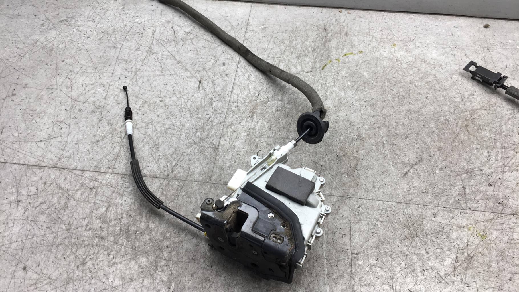 Serrure avant droit AUDI A1 1 PHASE 1 Diesel - 1