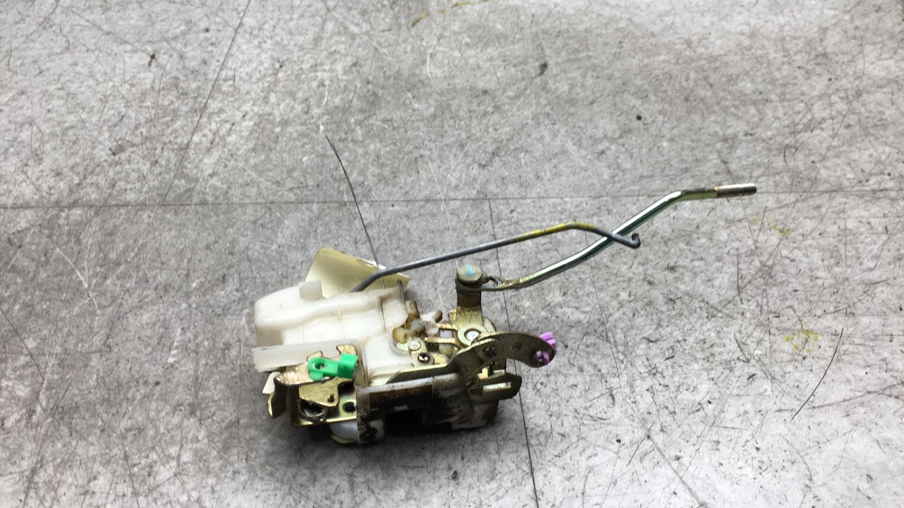 Serrure avant droit MAZDA B2500 Diesel - 1