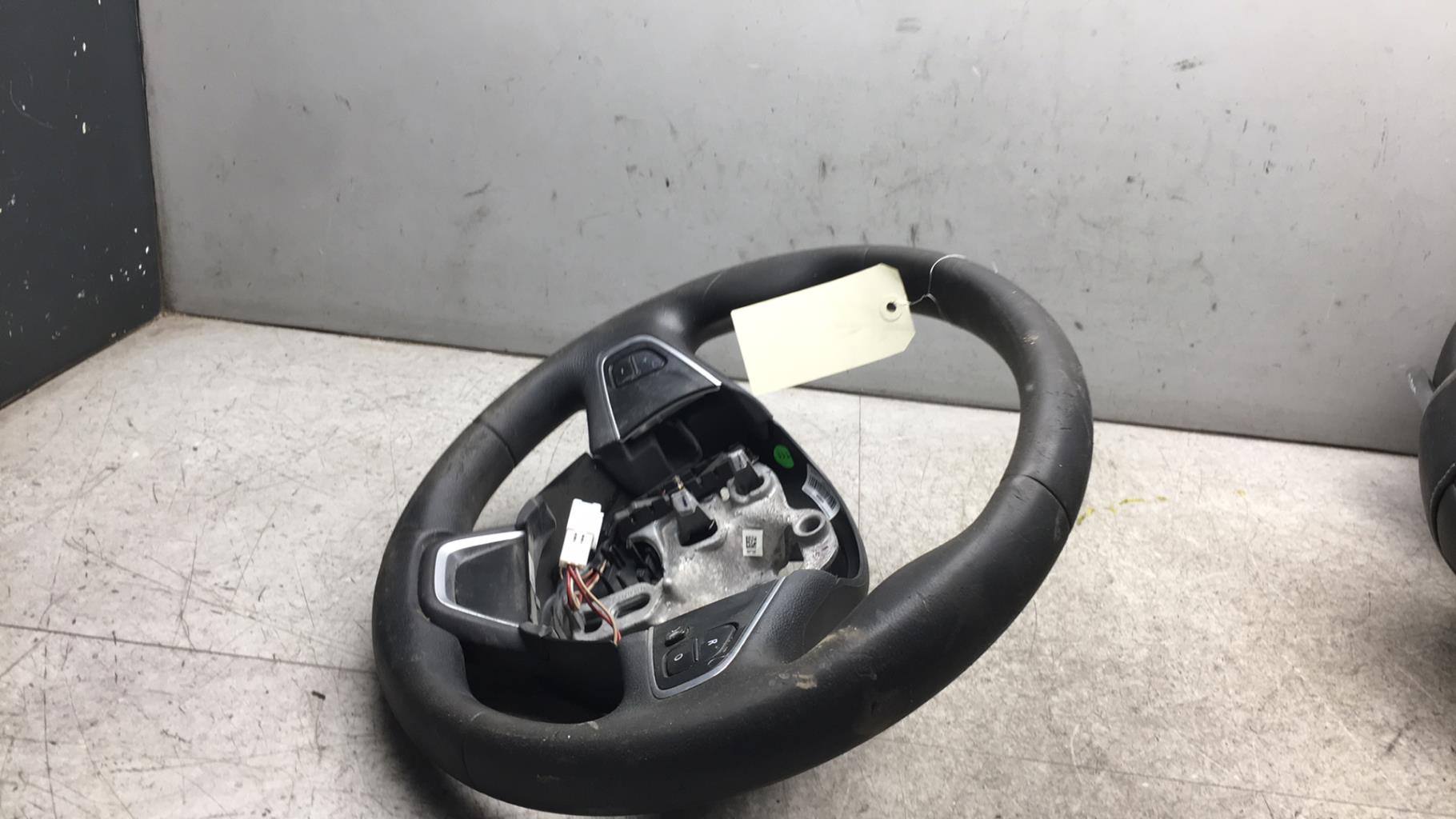 Volant RENAULT CLIO 4 PHASE 2 Diesel - 1