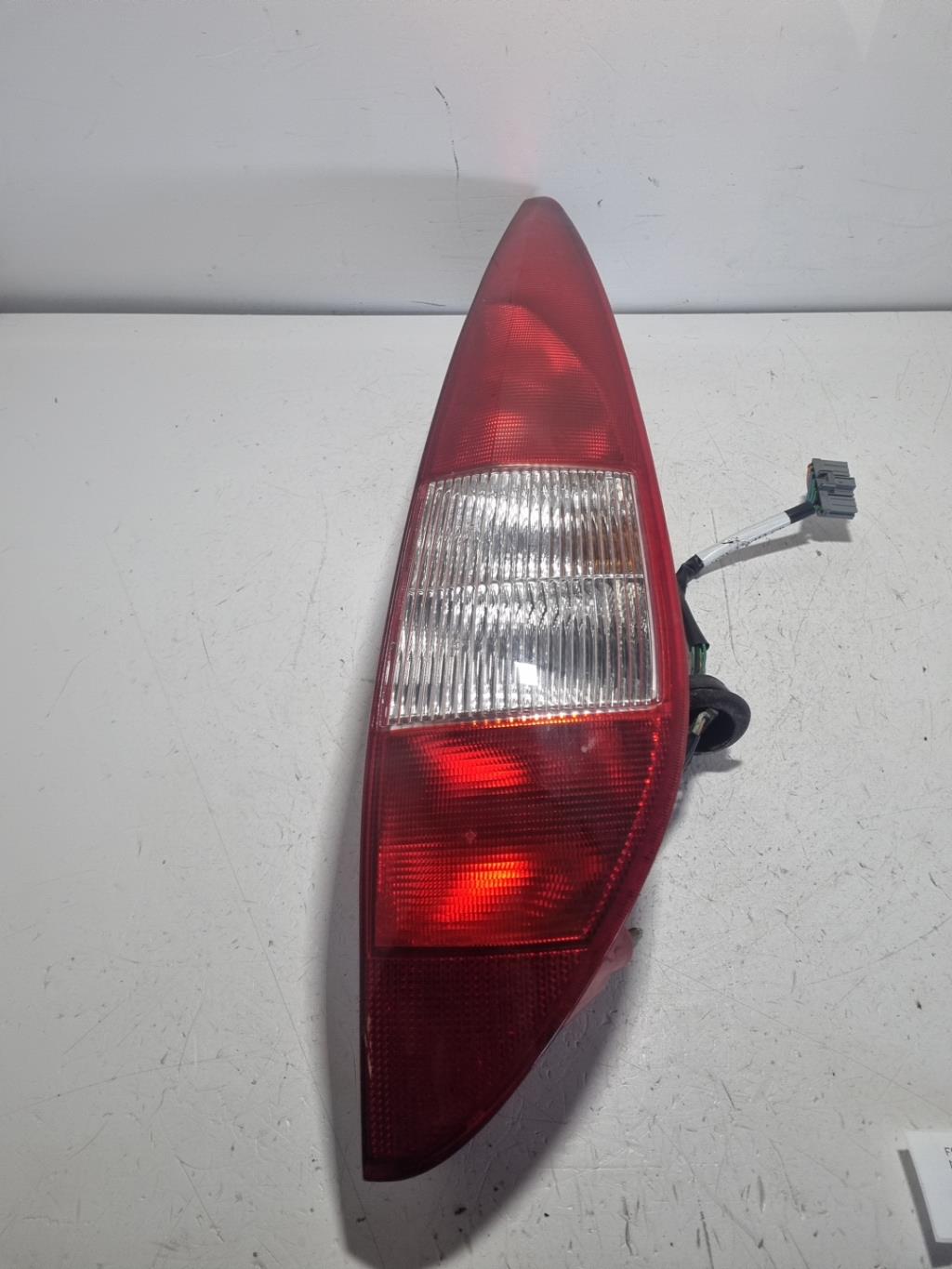 Fanale posteriore principale destro (luci) FORD MONDEO 2 BREAK Diésel - 1
