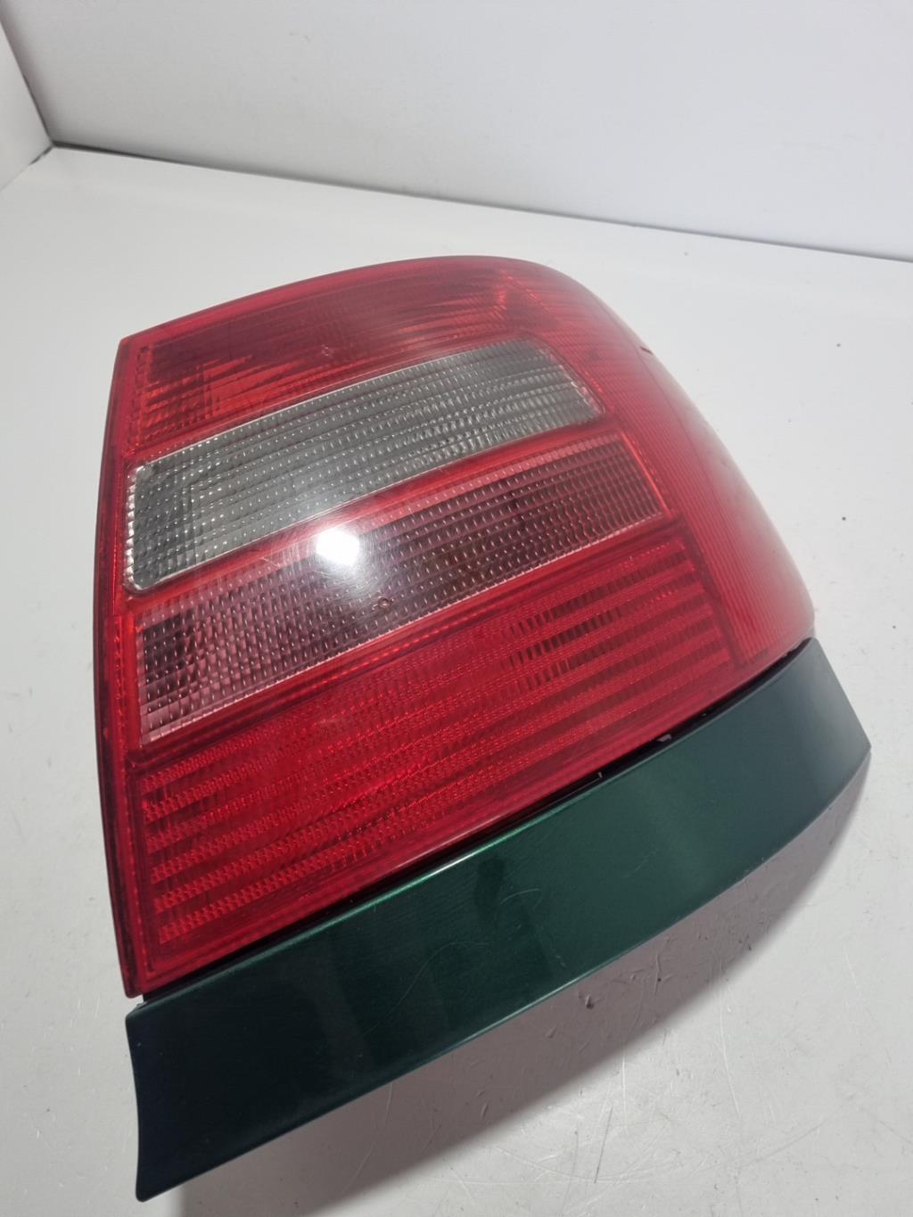 Fanale posteriore principale destro (luci) AUDI A4 1 PHASE 1 Diésel - 1